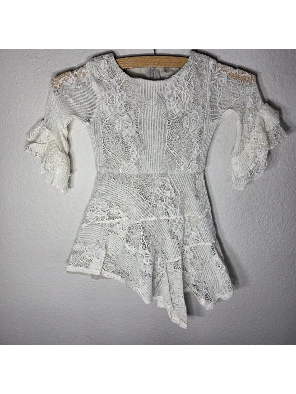 mia JOY Girls Full Lace Fit & Flare Asymmetric Bell Sleeves Crew Neck Size 4